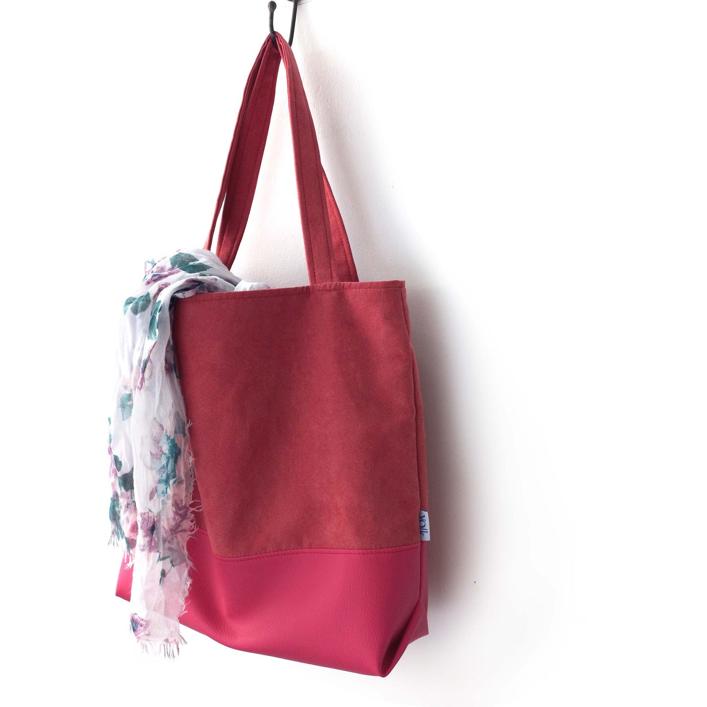 Red shopper bag with a scarf